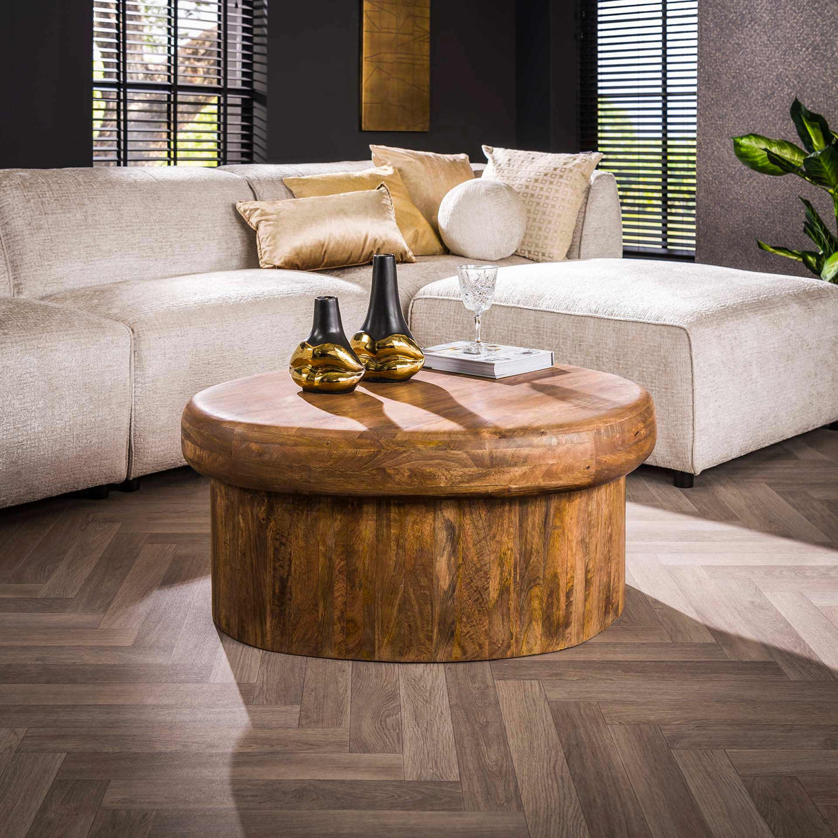 Organic coffee table Kacie Mango Wood sand color