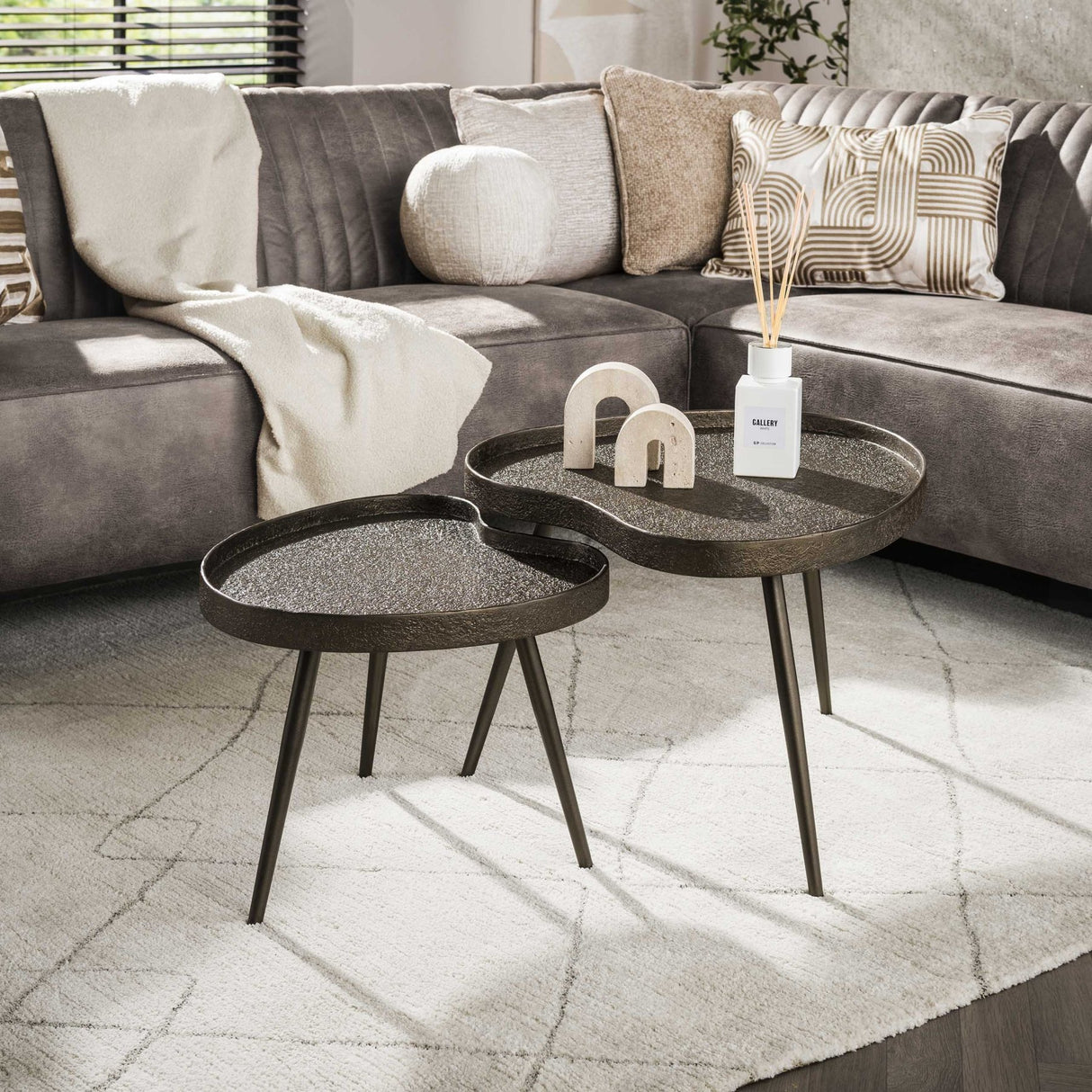 Contour kidney-shaped coffee tables set bronze liquid metal