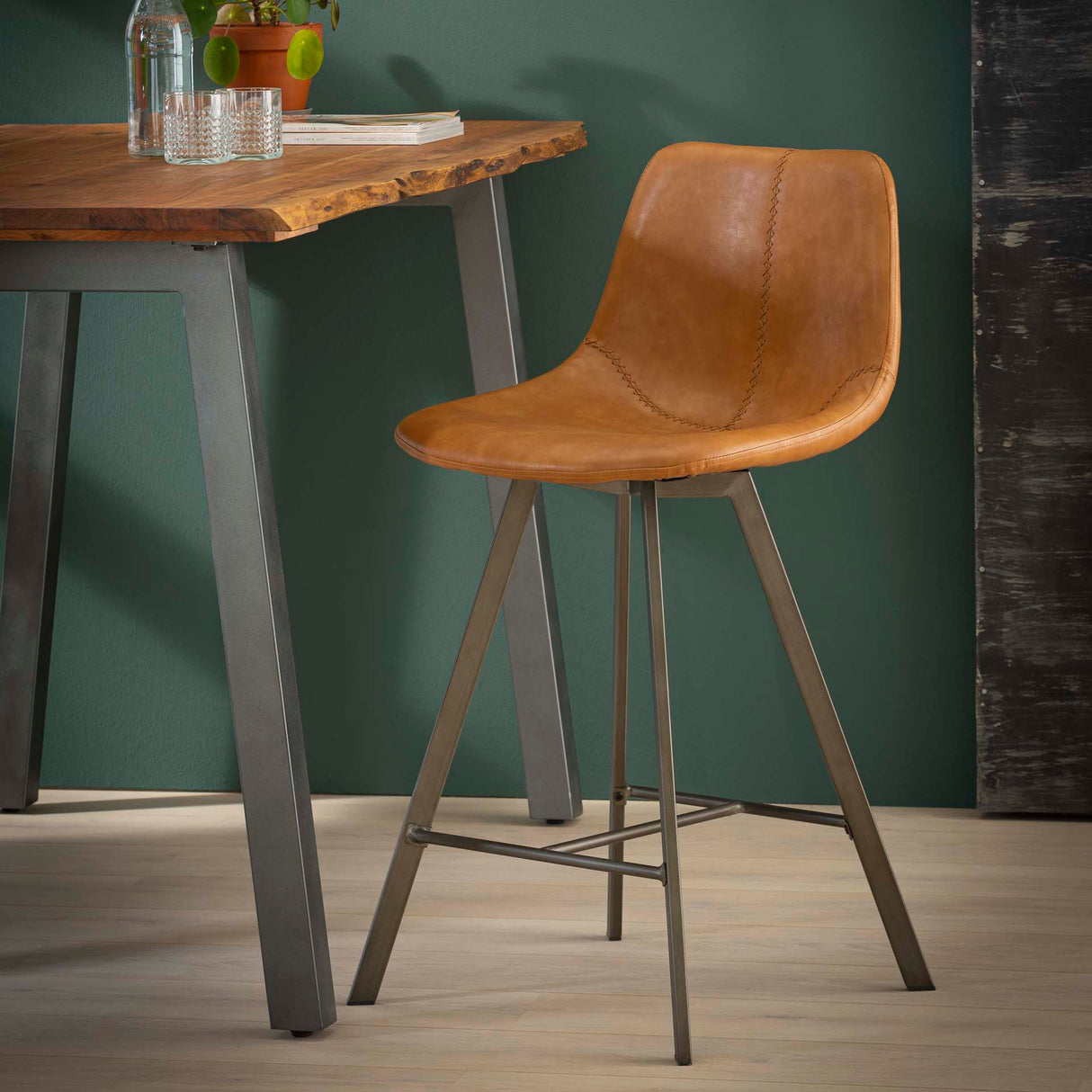 Set of 4 Siena Saddle PU brown Bar Stools