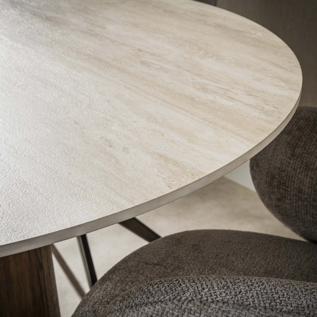 Round dining table Jimi Ø120 cm beige travertine ceramic
