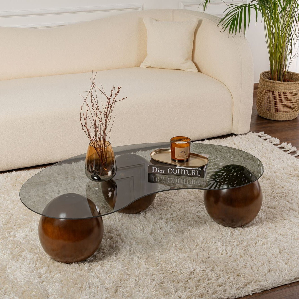 Salontafels - Organische salontafel grijs getint glas walnoot bolpoten Sphere 120x70 cm - Dimehouse