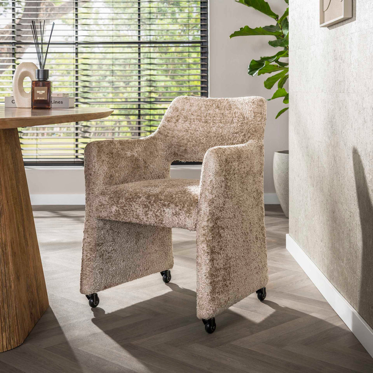 Set of 2 Siena Alura sand dining chairs with wheels