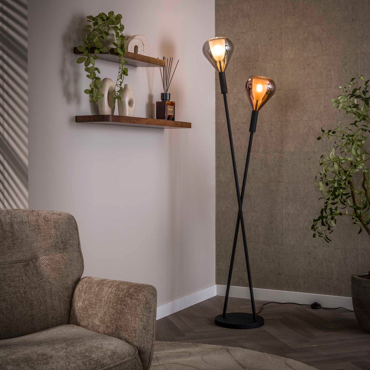 Aeris 2L Floor Lamp Black