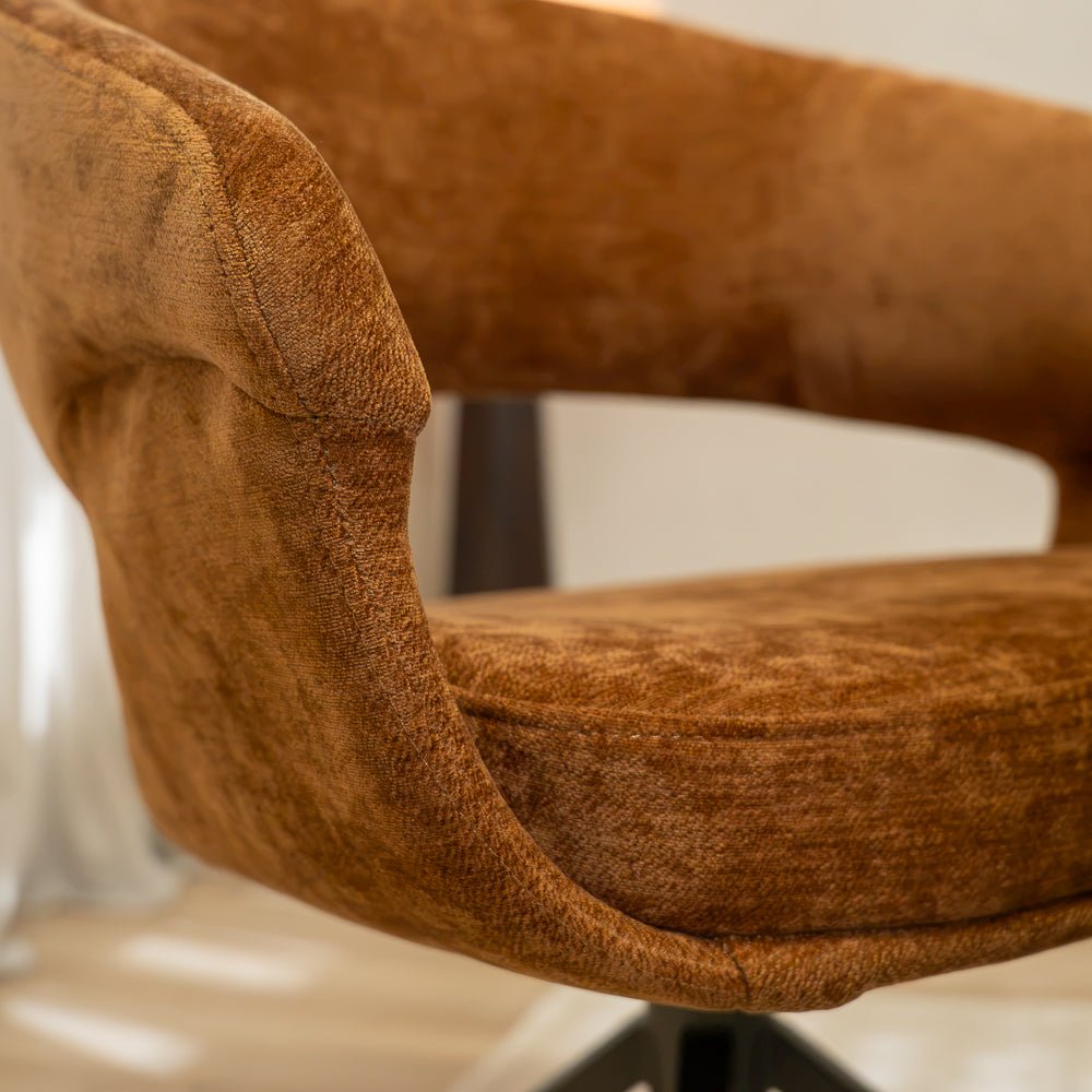 Eetkamerstoelen-Eetkamerstoel Suzie draaibaar velvet oker Geel-Dimehouse