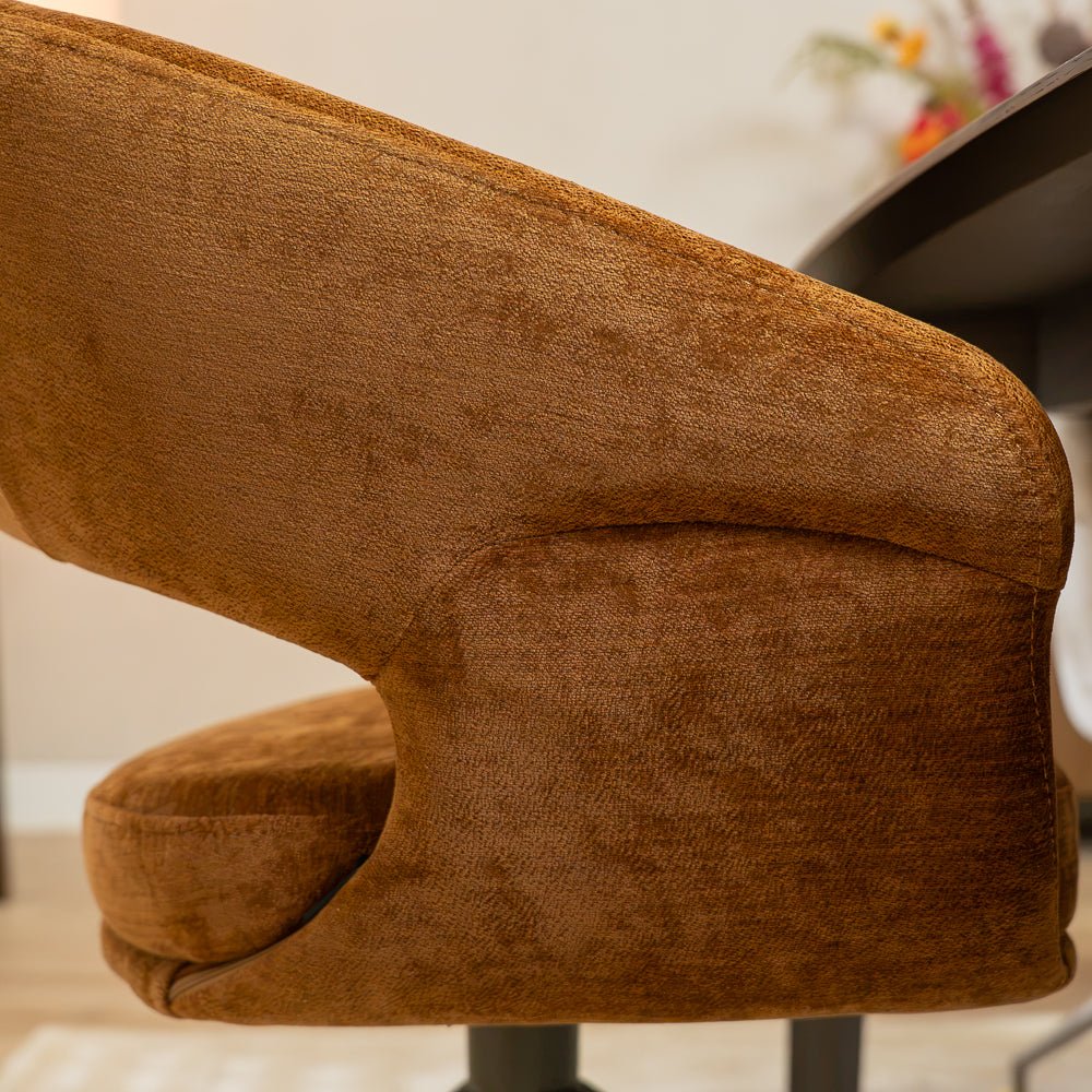 Eetkamerstoelen-Eetkamerstoel Suzie draaibaar velvet oker Geel-Dimehouse