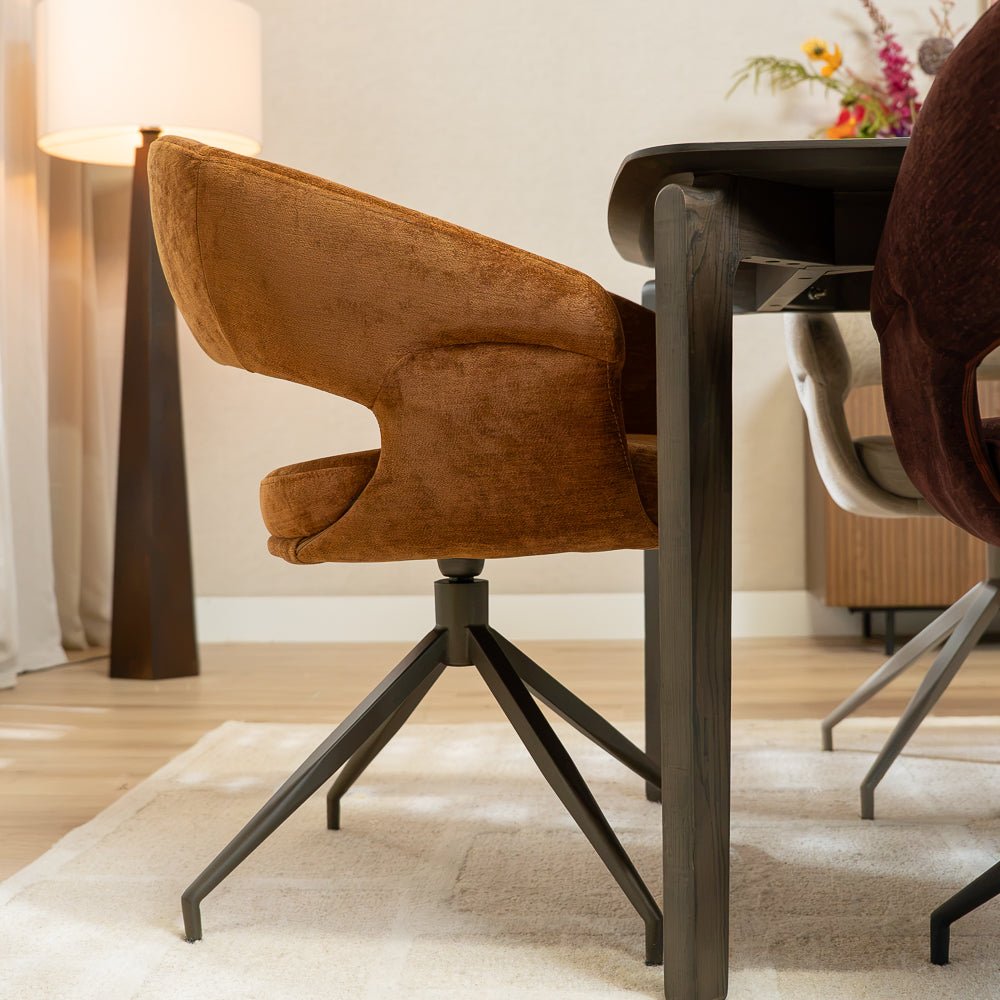 Eetkamerstoelen-Eetkamerstoel Suzie draaibaar velvet oker Geel-Dimehouse