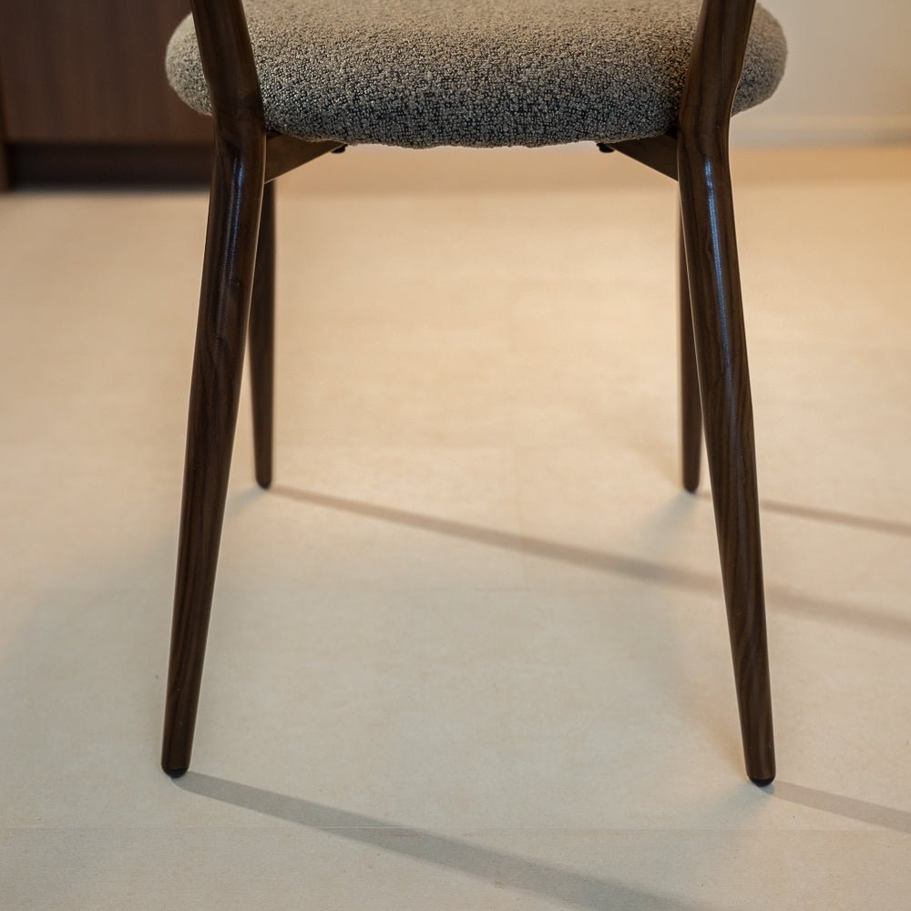 Eetkamerstoelen-Japandi Eetkamerstoel Yura Taupe - Walnootlook Frame-Dimehouse