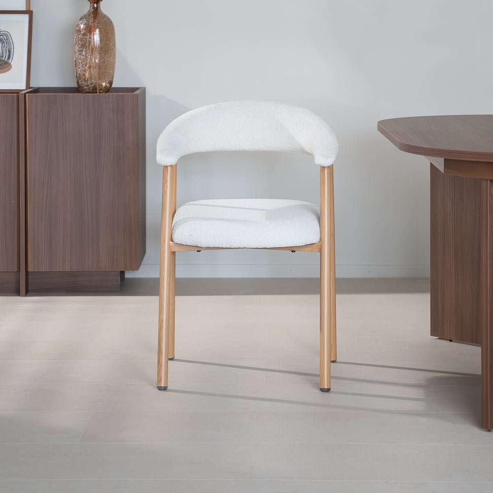 Eetkamerstoelen-Japandi Eetkamerstoel Beige Bouclé Suki - Eikenlook Frame - Met Armleuning-Dimehouse