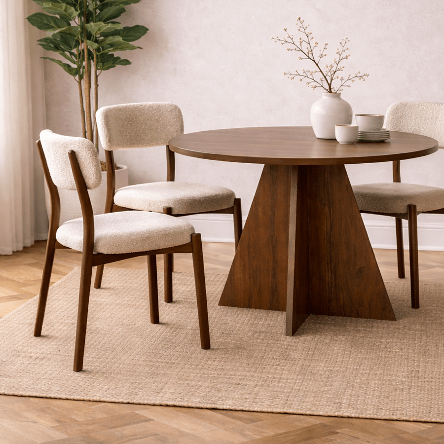Eetkamerstoelen - Eetkamerstoel bouclé zandkleur Aiko - walnootlook frame - Japandi - Dimehouse