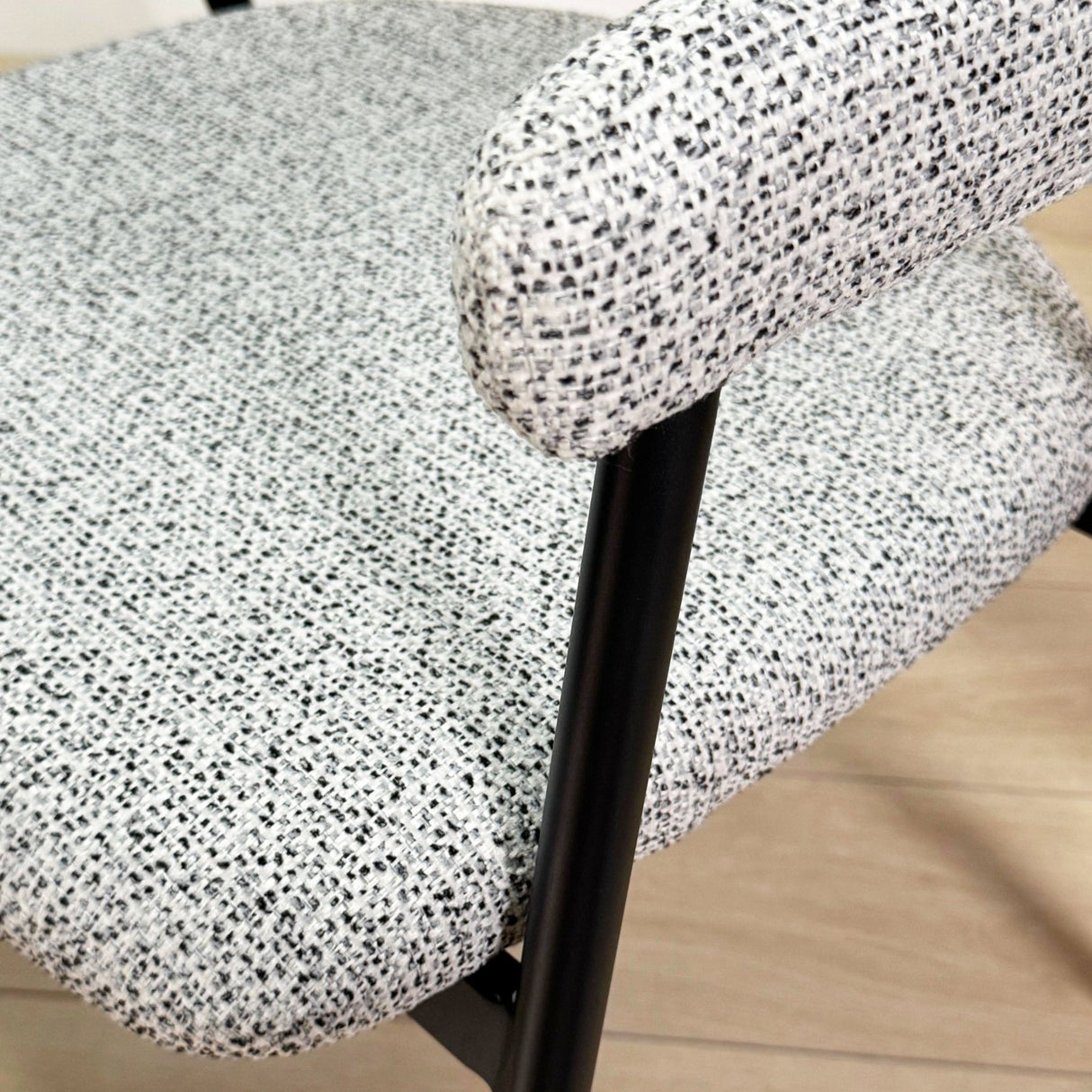 Complete Furniture Set: Lea Dining Table Sintered Stone Marble Look Travertine - Walnut Frame + 4x Lisa Dining Chairs Bouclé Gray