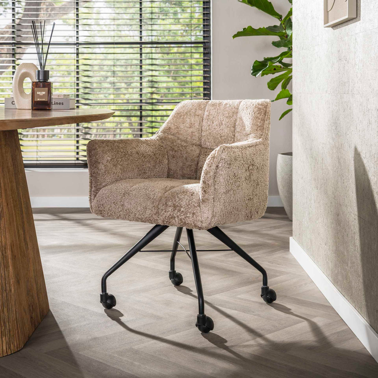 Set of 2 Tova Alura dining chairs sand 