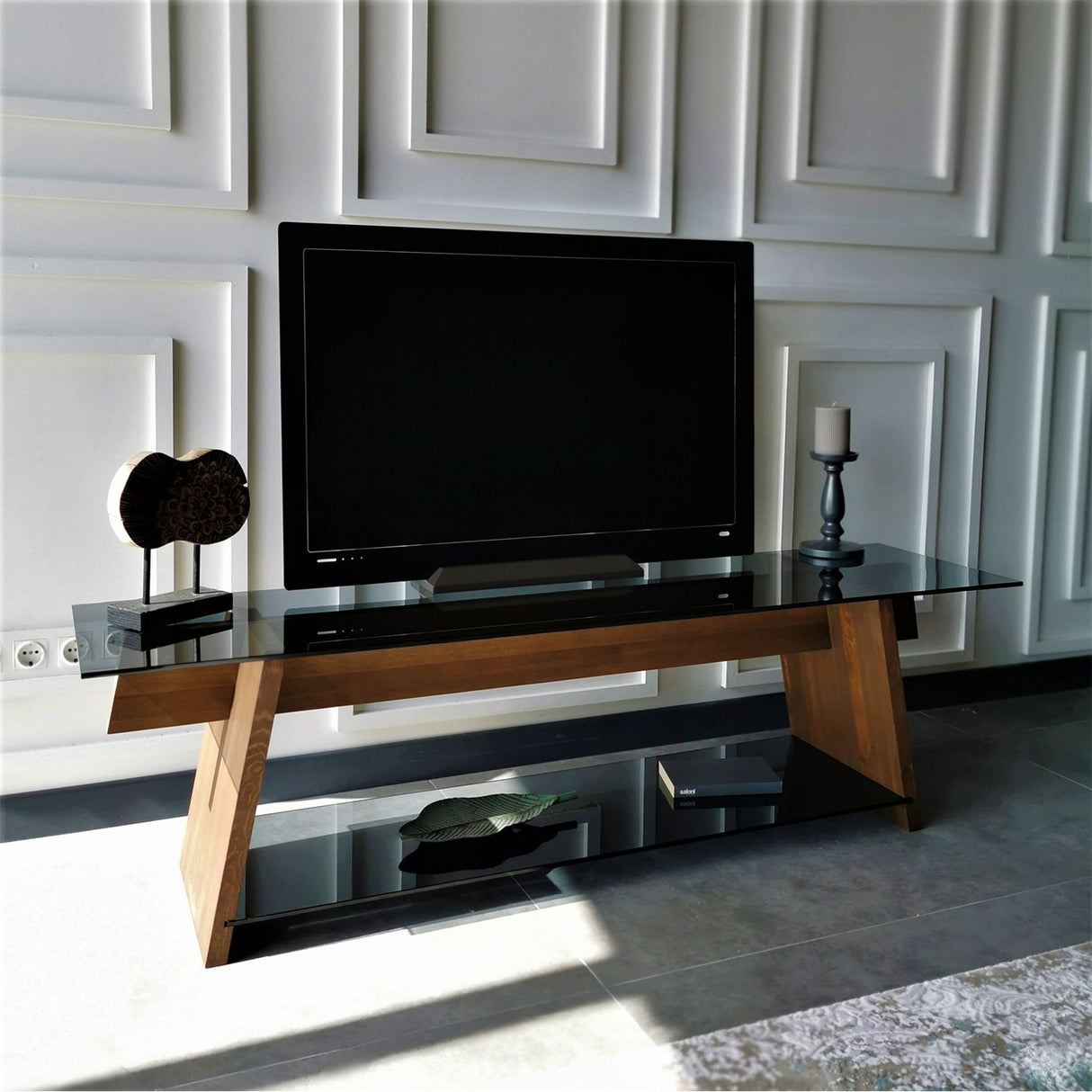 TV Meubels - TV Meubel Coral Walnoot Zwart Glas 158x45x40 cm - Dimehouse