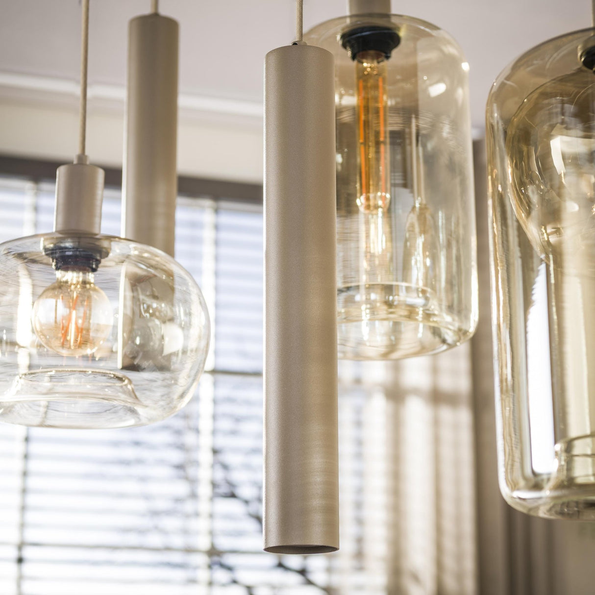 Hanglamp - Hanglamp Sera 7 - lichts beige metaal amber glas - Dimehouse