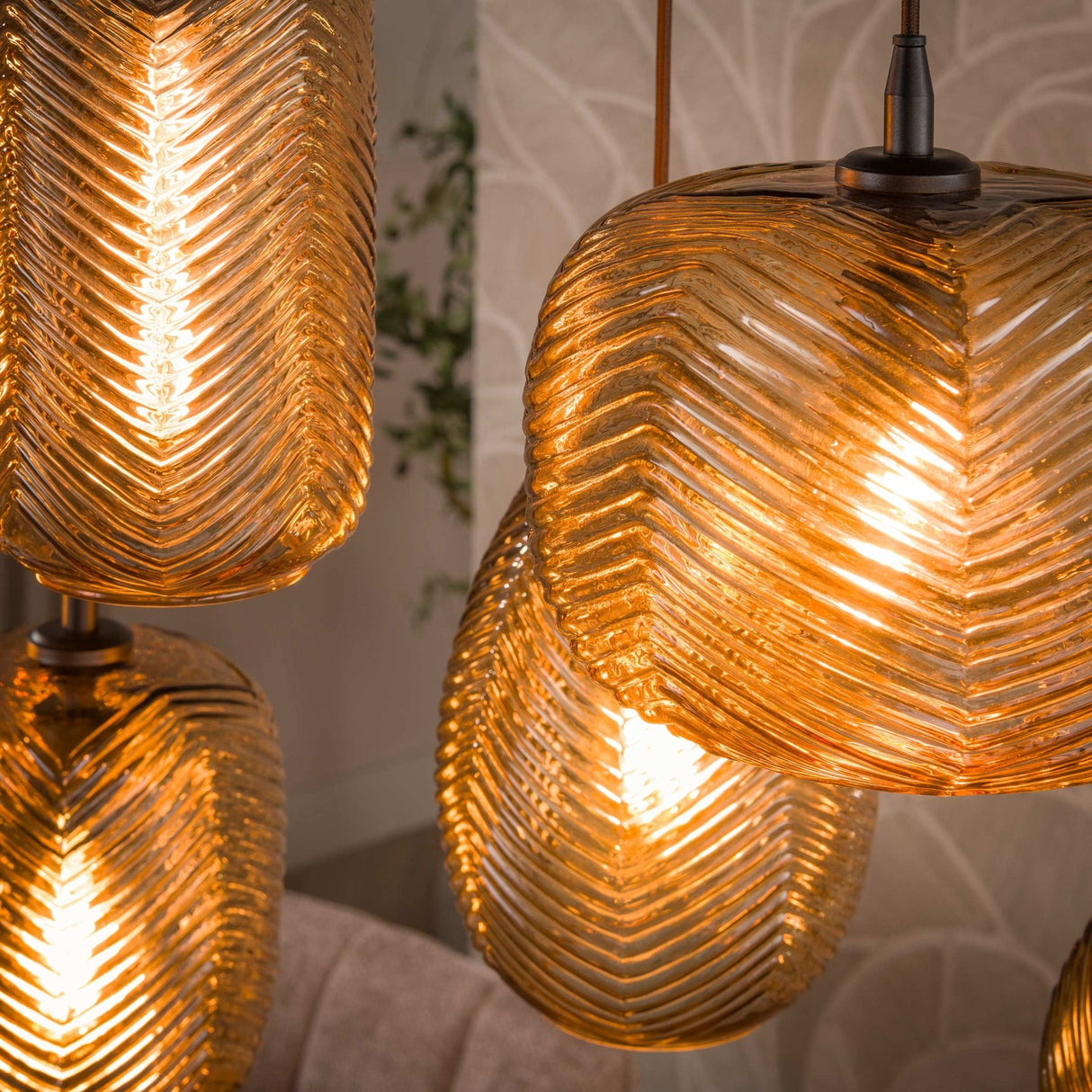 Hanglampen - Hanglamp 7 - lichts bruin reliëf glas Chen - Dimehouse
