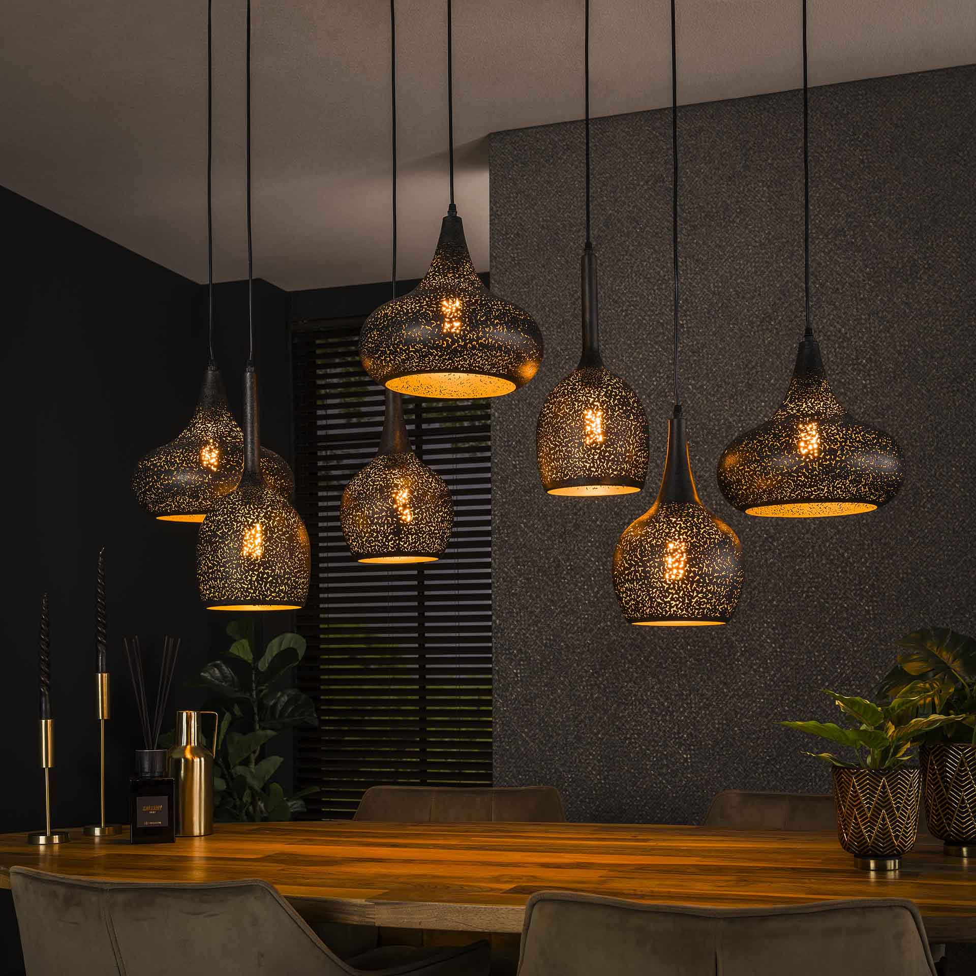 Hanging lamp Zeno 7-light black metal | Dimehouse