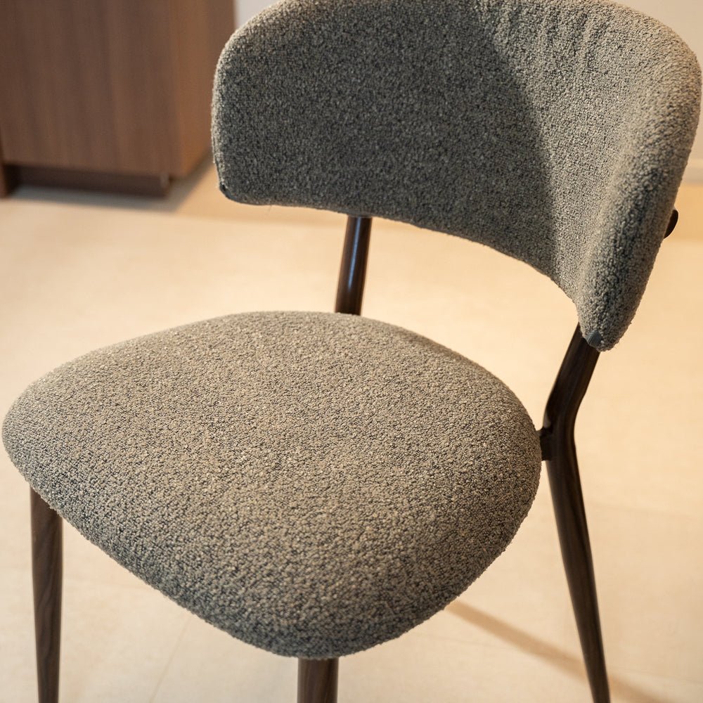 Eetkamerstoelen-Japandi Eetkamerstoel Yura Taupe - Walnootlook Frame-Dimehouse
