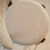 Barkrukken-Barstoel bouclé zandkleur Aiko - walnootlook frame - Japandi-Dimehouse