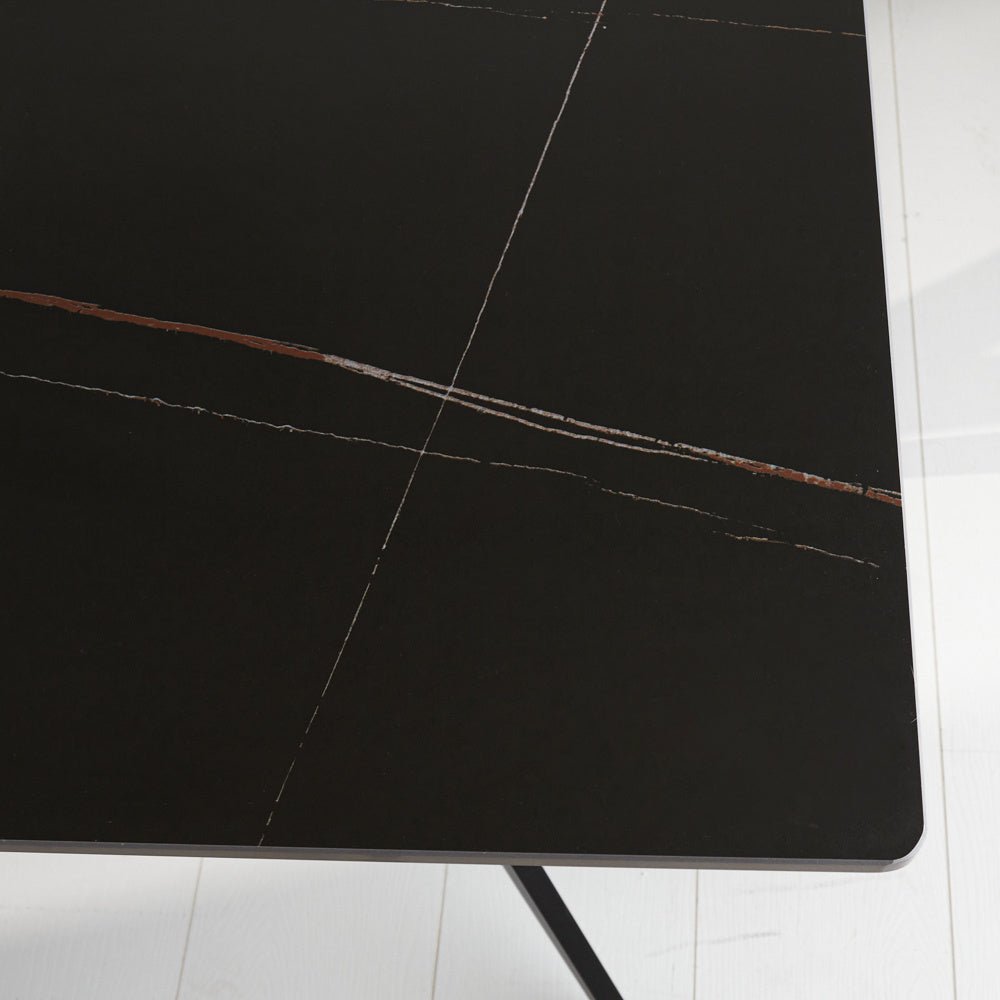 Eettafel Grace Black Dimehouse Zwart Sintered stone Sfeerfoto schuin vooraanzicht