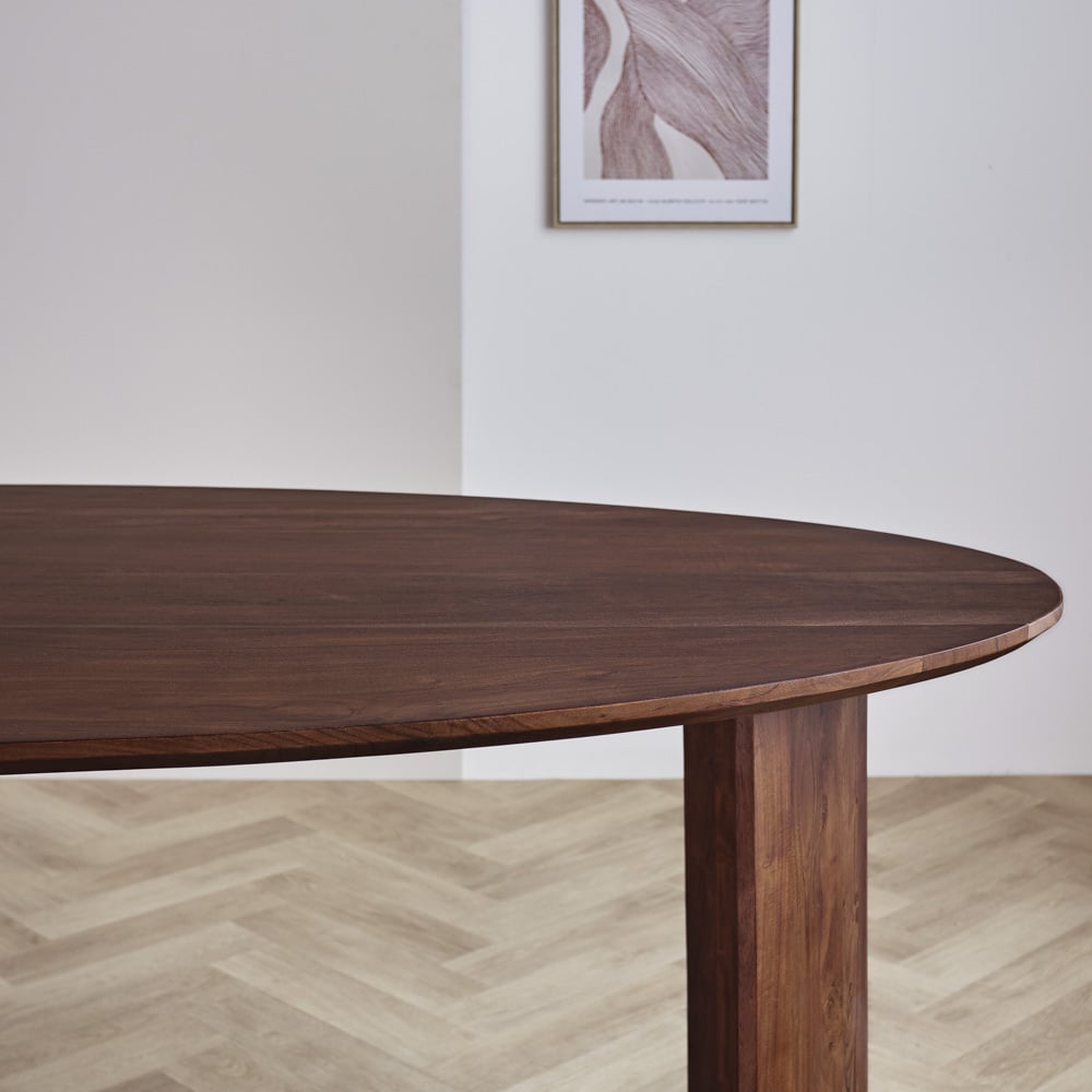 Eettafel Yves Walnut Finish Dimehouse Bruin LxBxH 245x115x9 Acaciahout Sfeerfoto detail